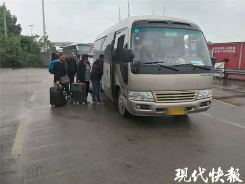 21名退休老人结伴坐黑车去旅游被查, 以后不贪小便宜了